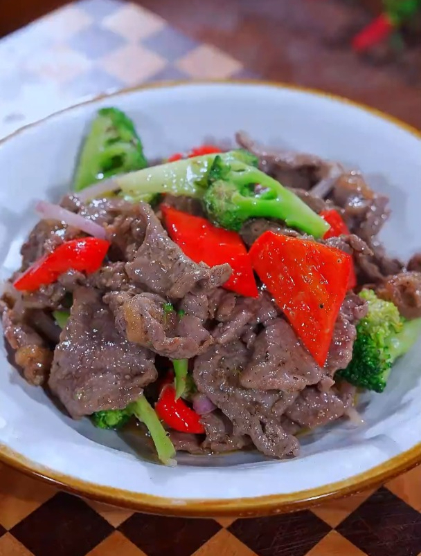孩子想吃黑椒牛肉,我都会做这道营养好吃的青菜炒牛肉片