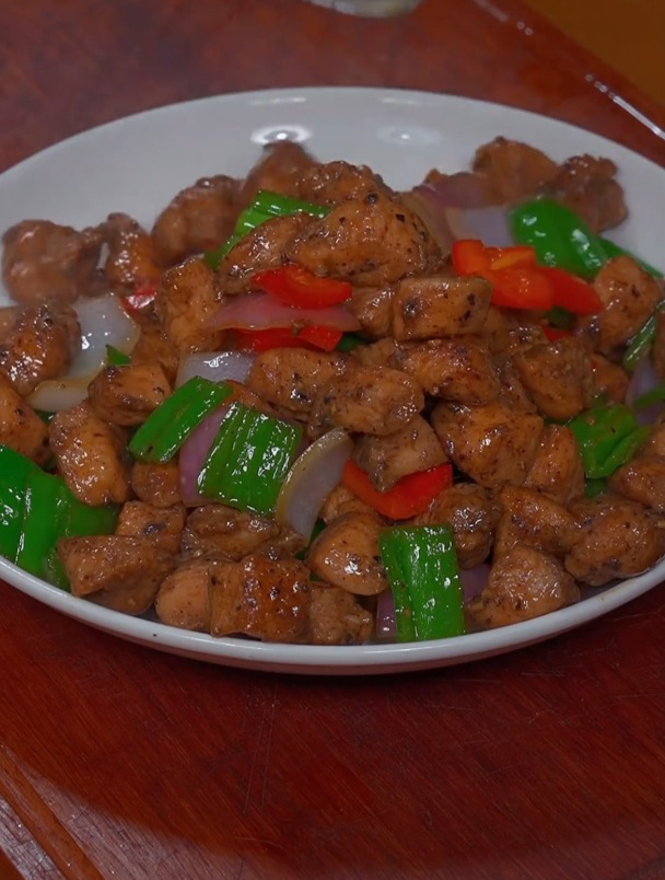 没想到普通的鸡胸肉做出来比牛肉都香,黑椒味正,鲜香嫩滑
