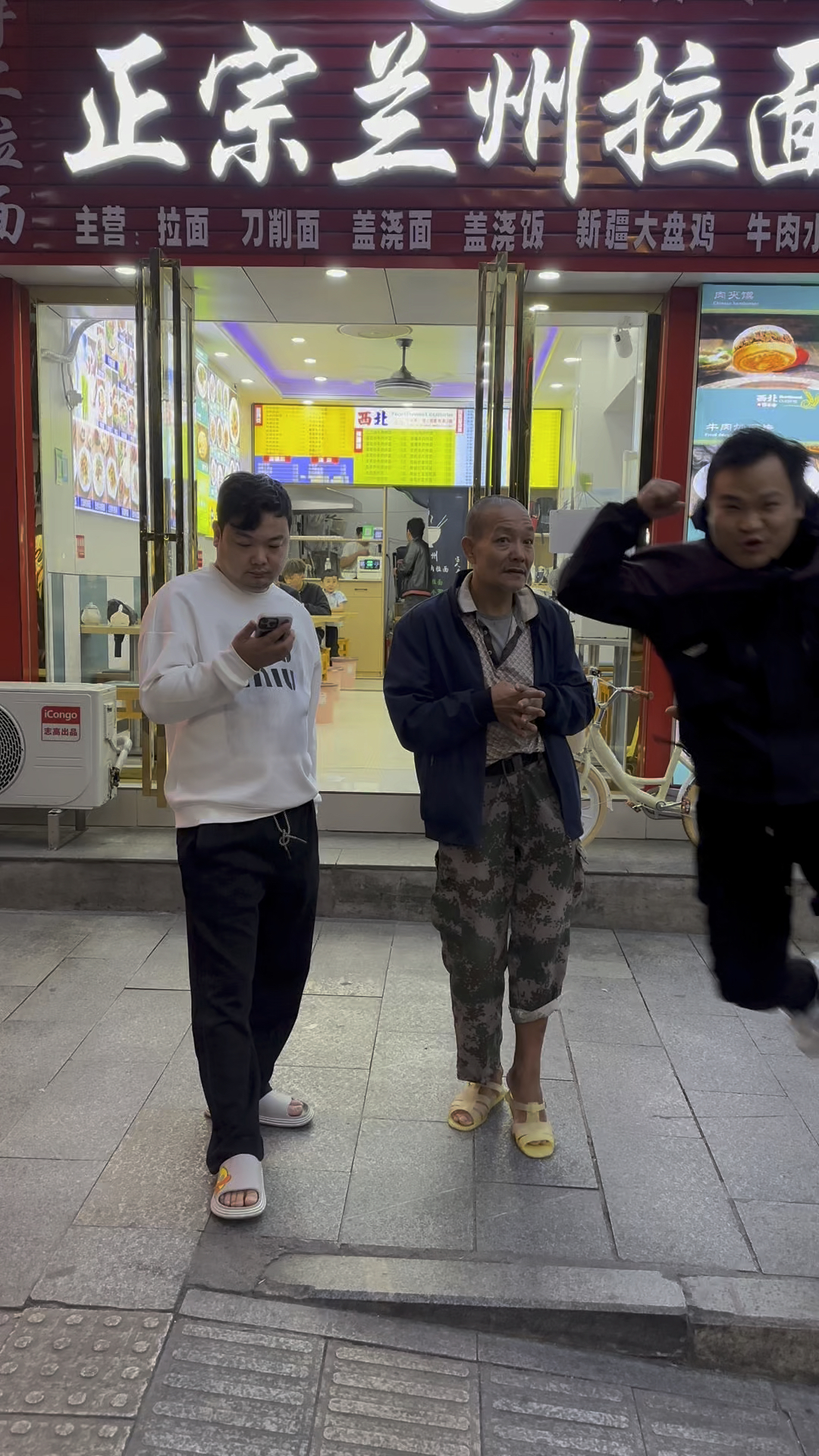 又是带着河南棒棒吃兰州拉面的一天 #棒棒河南