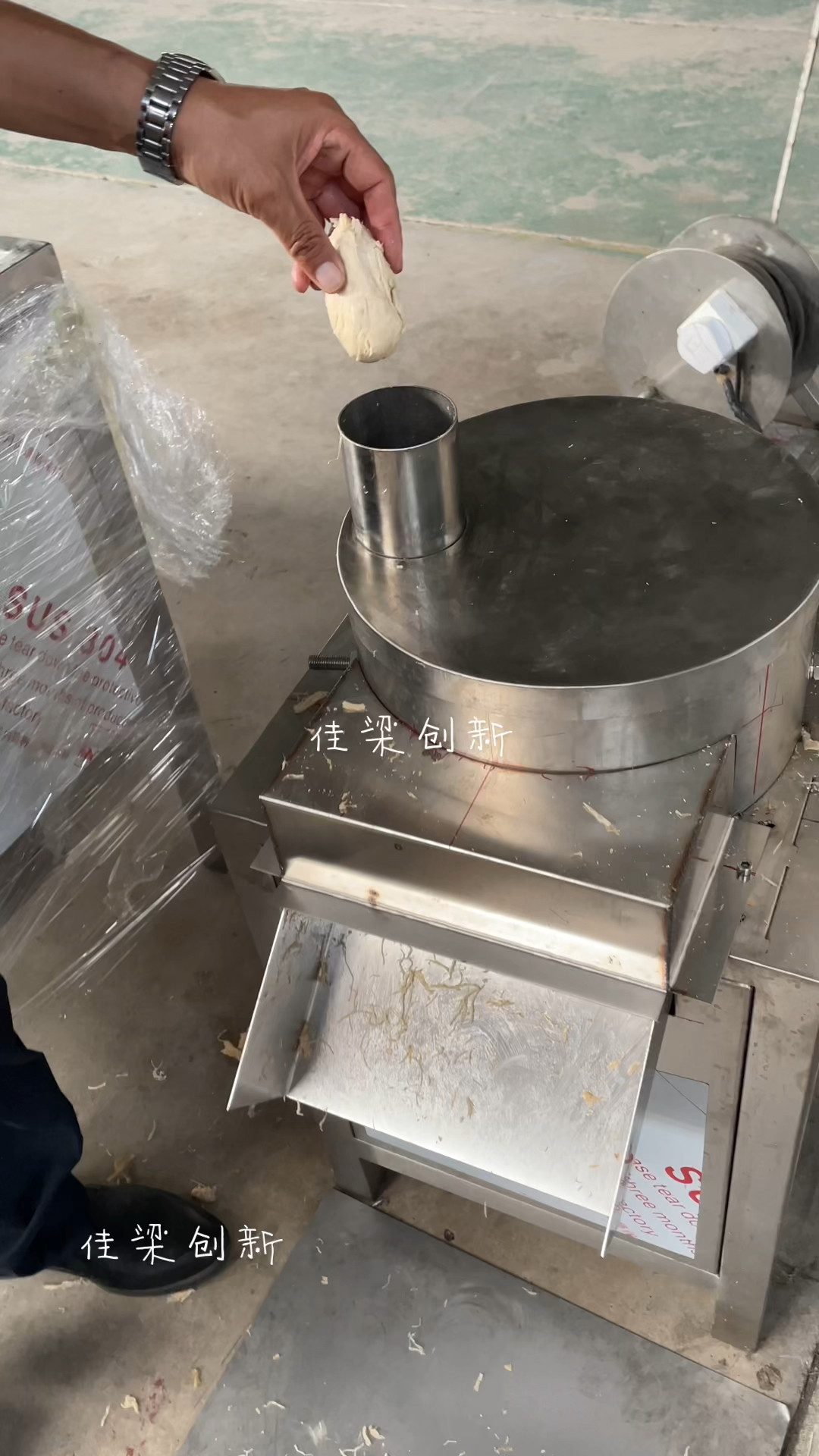 鸡胸肉打丝机,新产品研发成功,适合饭店食堂用的小型打丝机