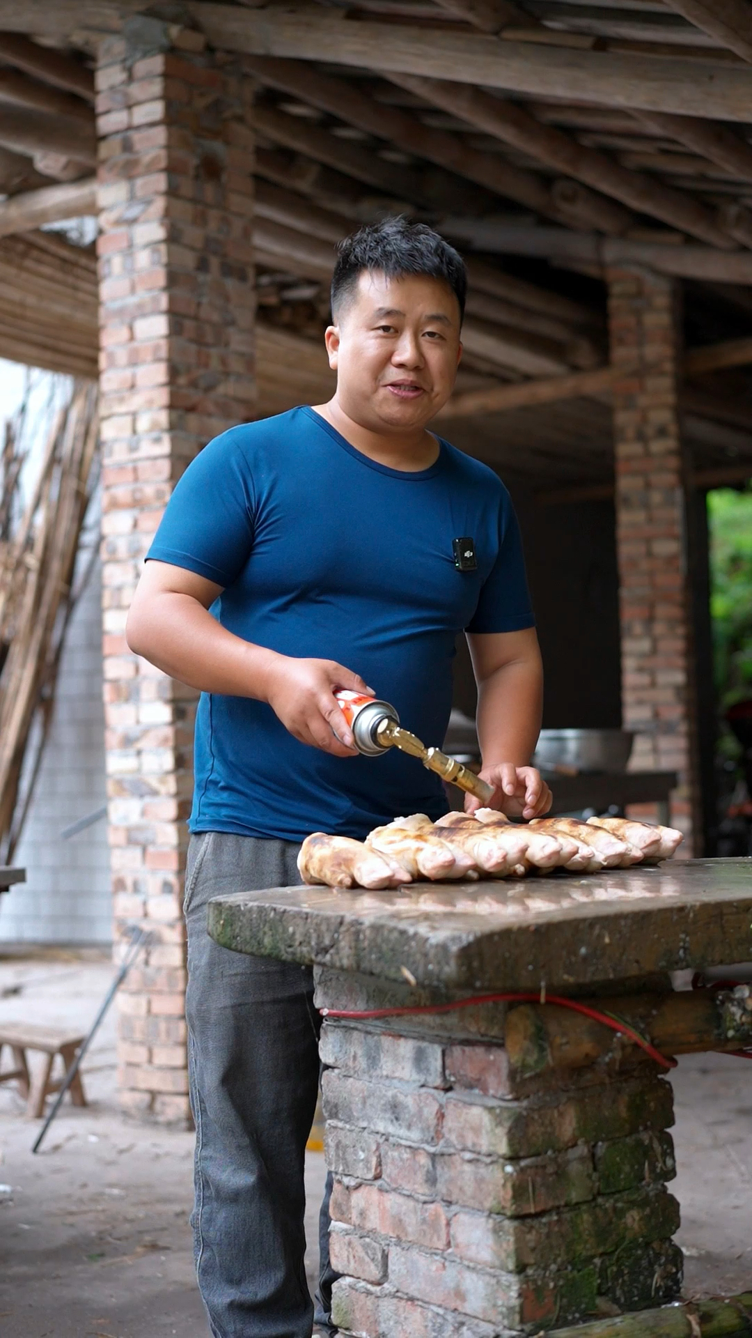 天气转凉了,正是贴秋膘的时候,今天给家人做道“老妈蹄花”