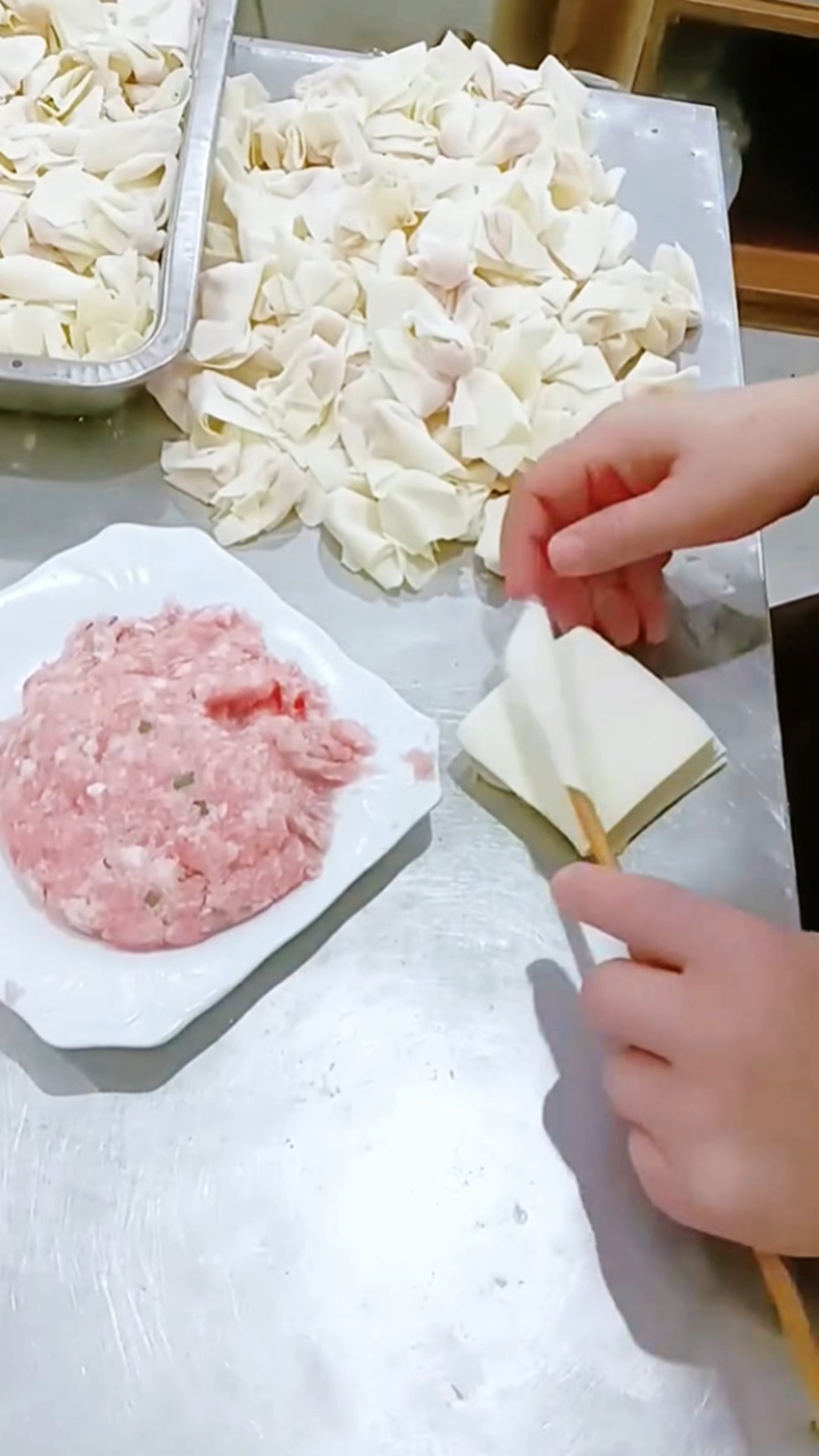 快速包小馄饨的方法