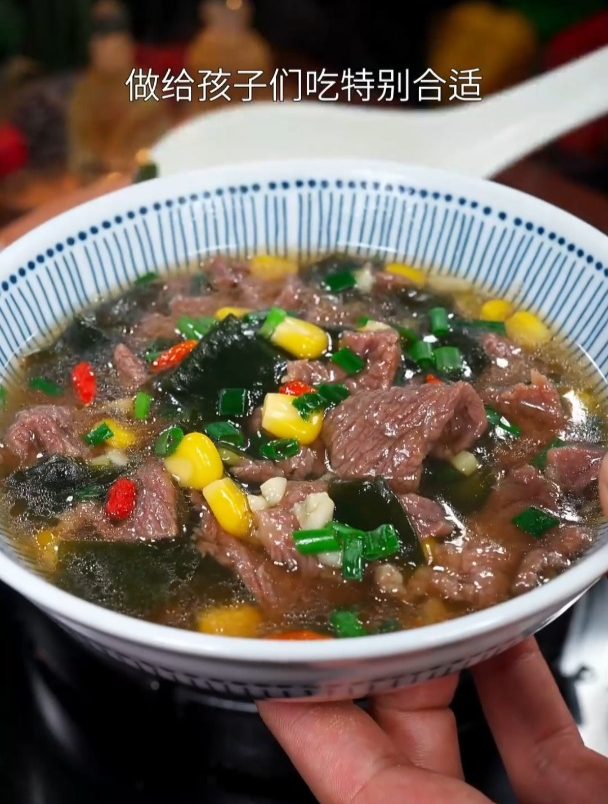 妈妈们要多给孩子做这个裙带菜牛肉汤喝,汤鲜味美又营养