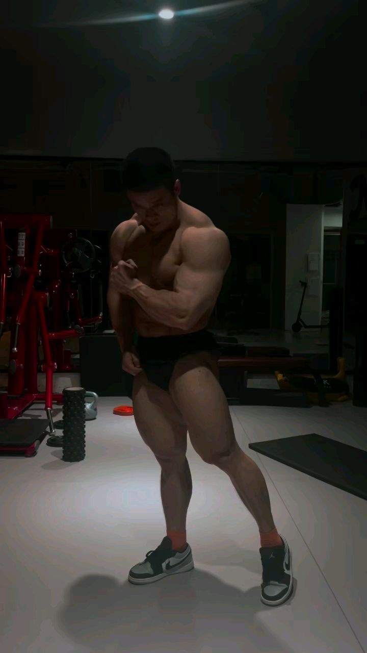 威猛霸气的肌肉展示