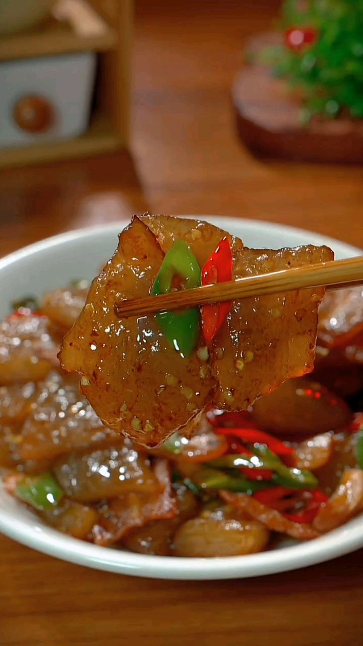 这是江西最受欢迎的一道美食,家里有红薯粉的一定要试试