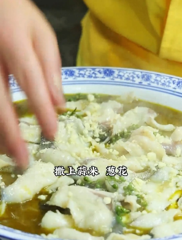 今天用我的青壹色江湖菜调料做一道青花椒鱼