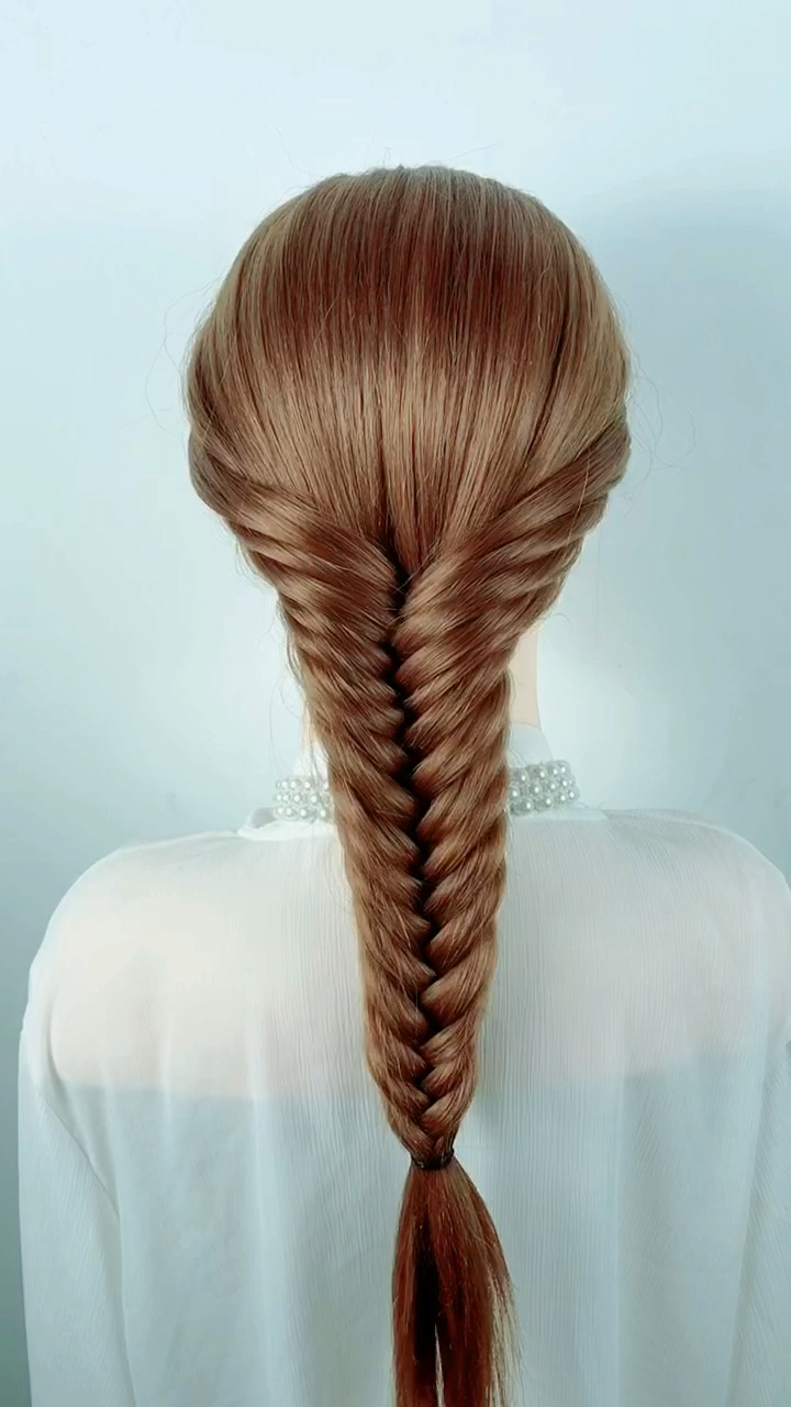 永不过时的鱼骨辫编发