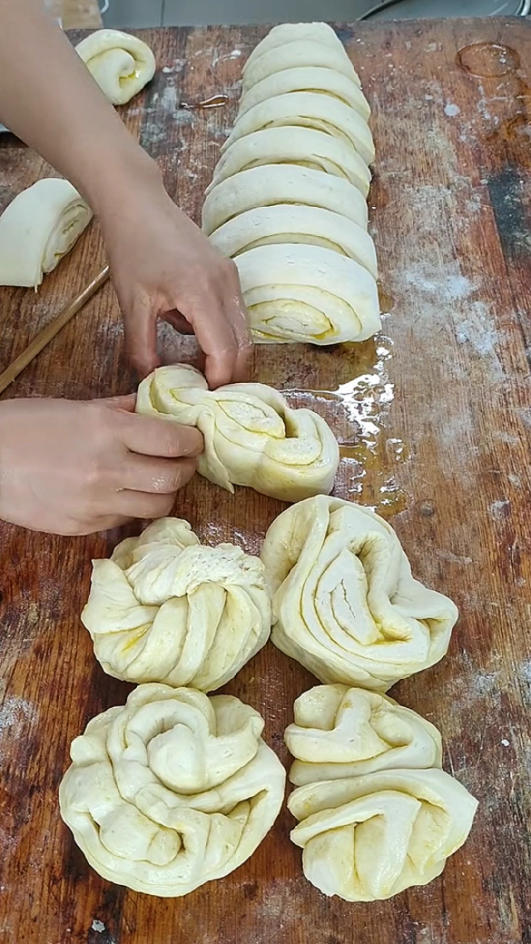 制作六种花卷的做法