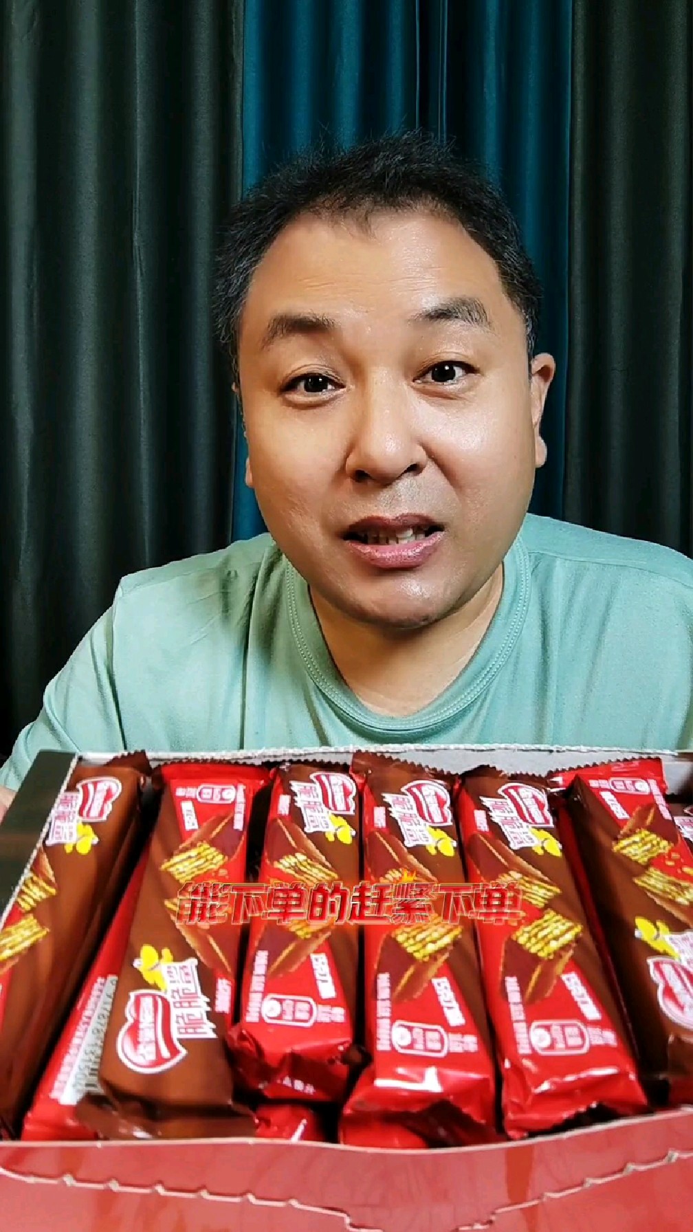 雀巢脆脆鲨小时候的味道,送女朋友的小零食,巧克力味丝丝滑滑的