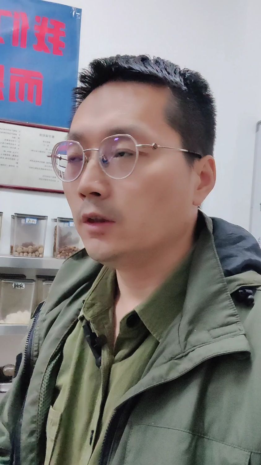 一锅肉全倒了浪费了三四千,卤肉发黑千万别用添加剂,这几个记住