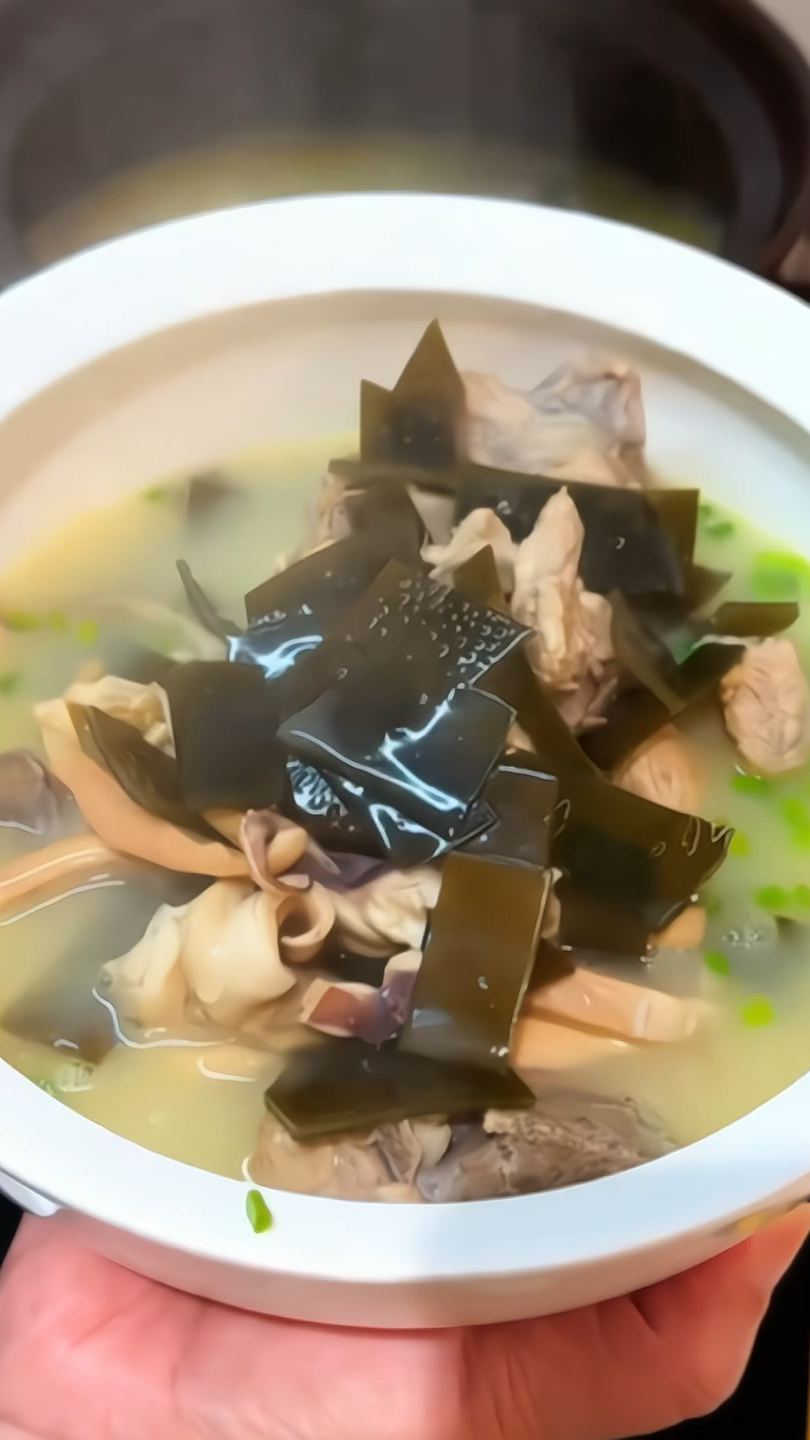 这个墨鱼汤太鲜了,大家非常值得一试#墨鱼汤做法