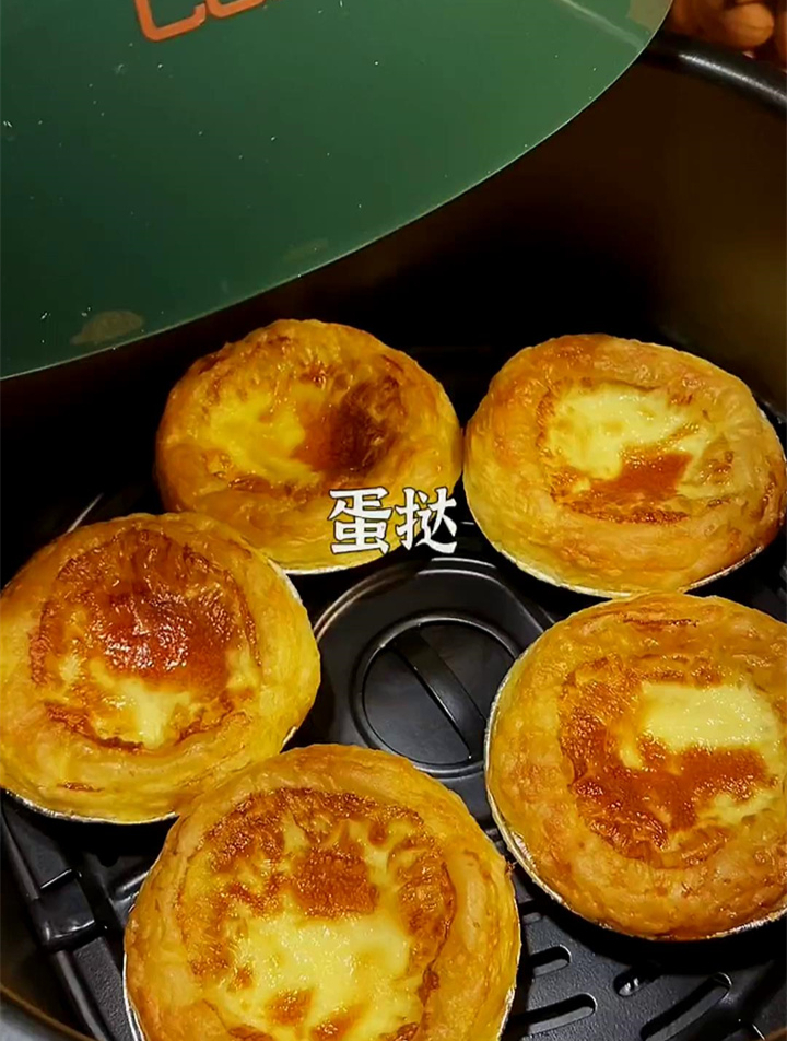 空气炸锅手抓饼花样吃法,一根火腿肠就可以做好吃到爆的火腿酥小
