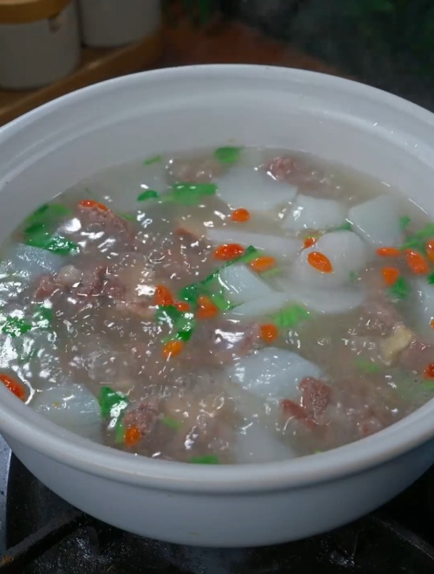 牛肉萝卜汤 奶奶从小告诉我,立秋后要多喝牛肉汤,好处多多哦