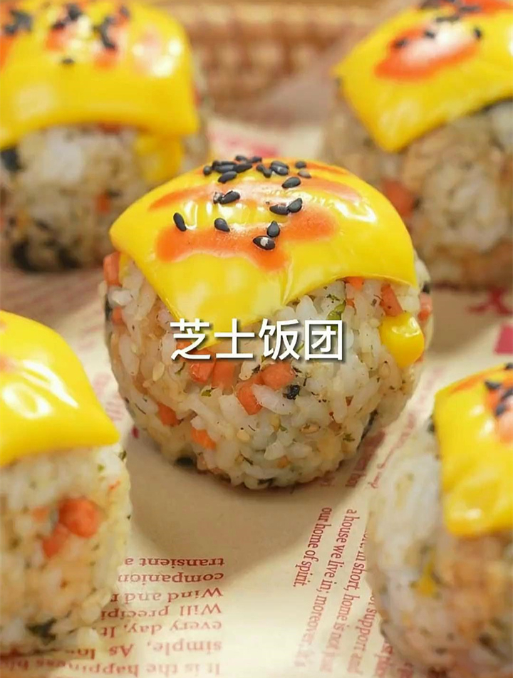 活了30年才发现手抓饼与香肠还能这么搭配,一口一个的香肠葱油酥