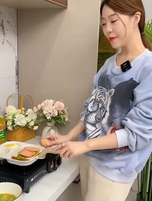 这个锅太牛了!1次煎4个,煎蛋煎饼,省时省力,孩子说太好吃了!