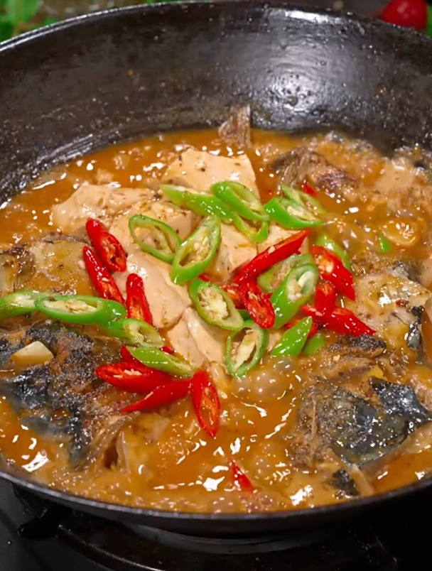 以后想吃鱼头了你就像我这样做个香辣鱼头煲,香辣入味又下饭