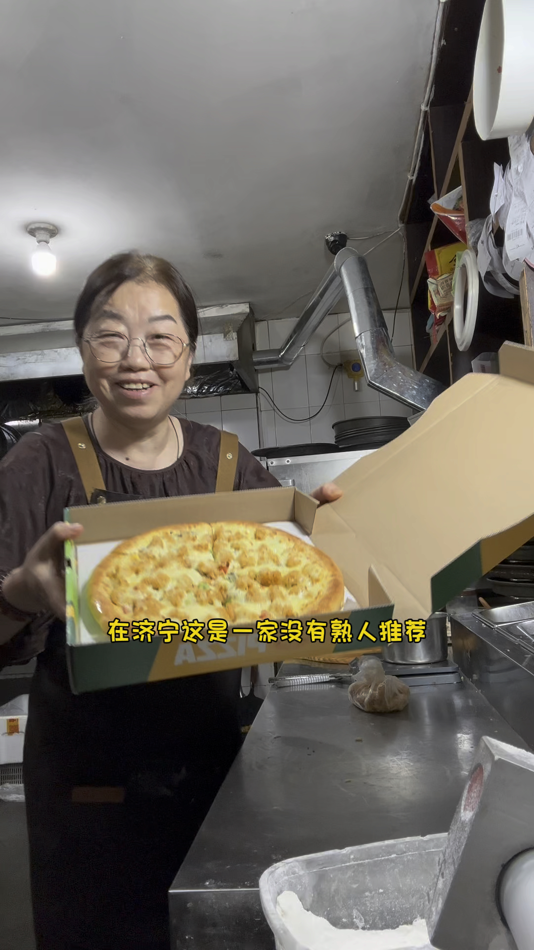 一个藏在大树后面14年的披萨小店