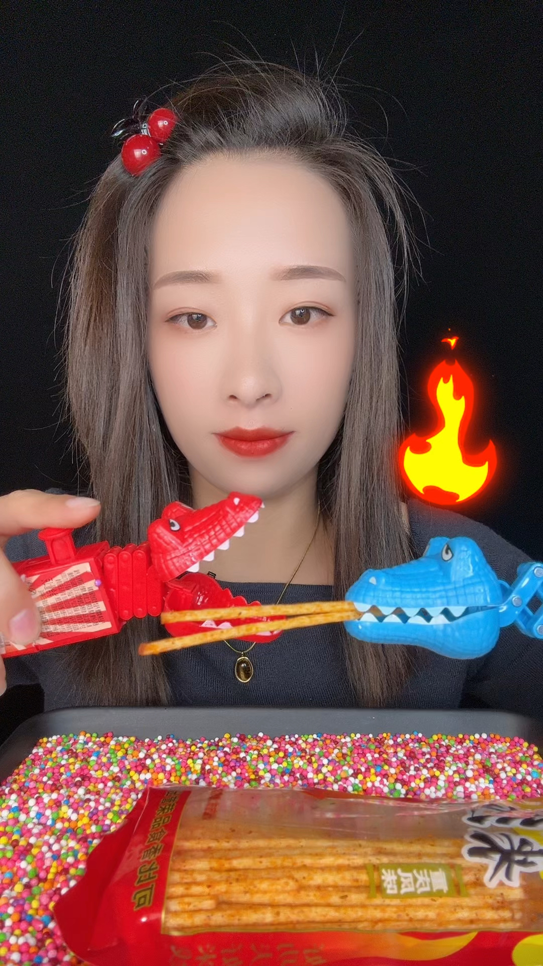 红色鳄鱼想吃辣椒