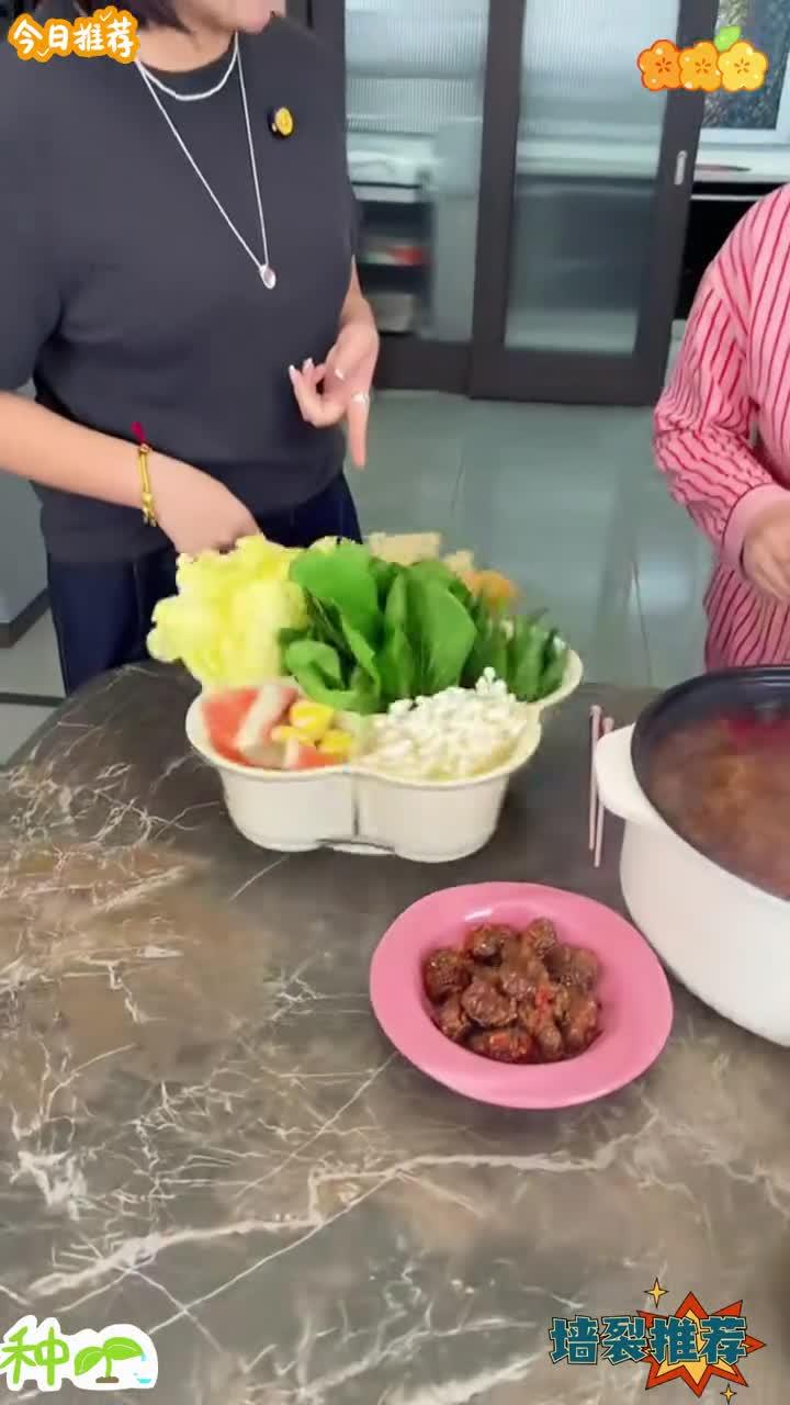 用这个旋转火锅拼盘上蔬菜在家吃火锅就不怕桌面没地方了 火锅备