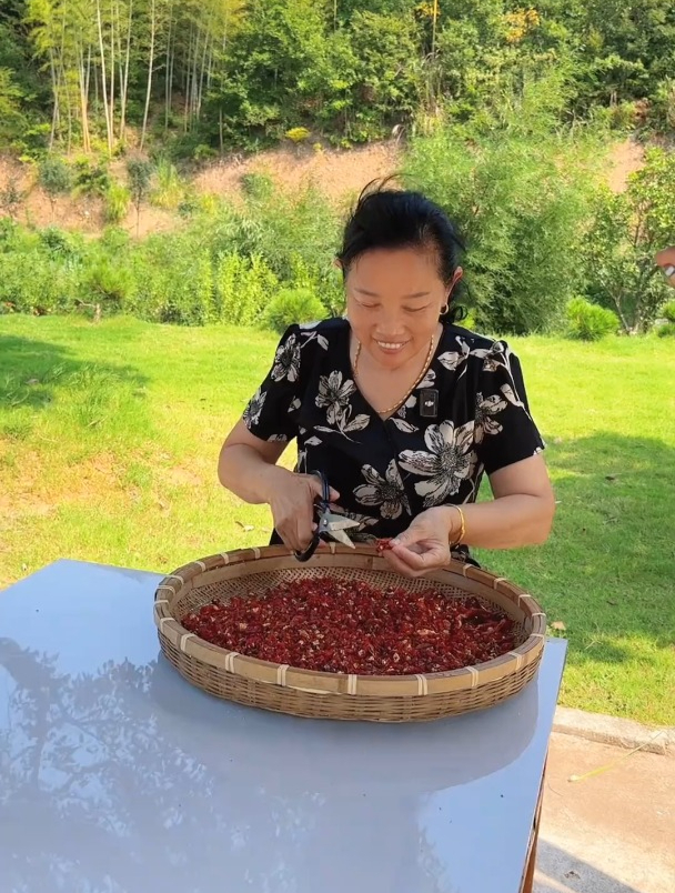 你们家乡招待客人的特色菜是啥?家里今天来客人金寨吊锅安排上啦