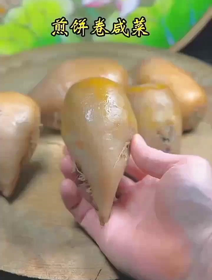 煎饼卷咸菜的家常做法