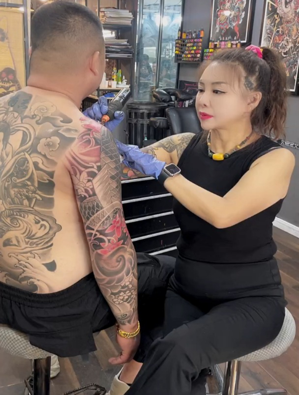 花臂遮盖旧纹身,下次继续……