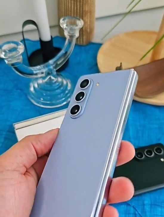 三星Galaxy Z Fold5折叠手机,让你玩转双屏操作!