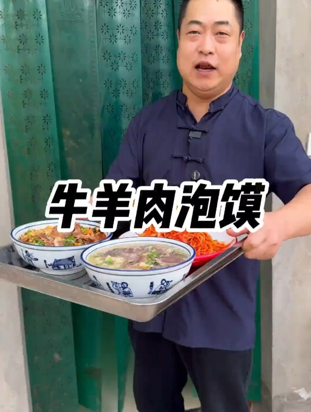 今天弄好了几个凉菜在弄个小炒泡馍吃起来真正美