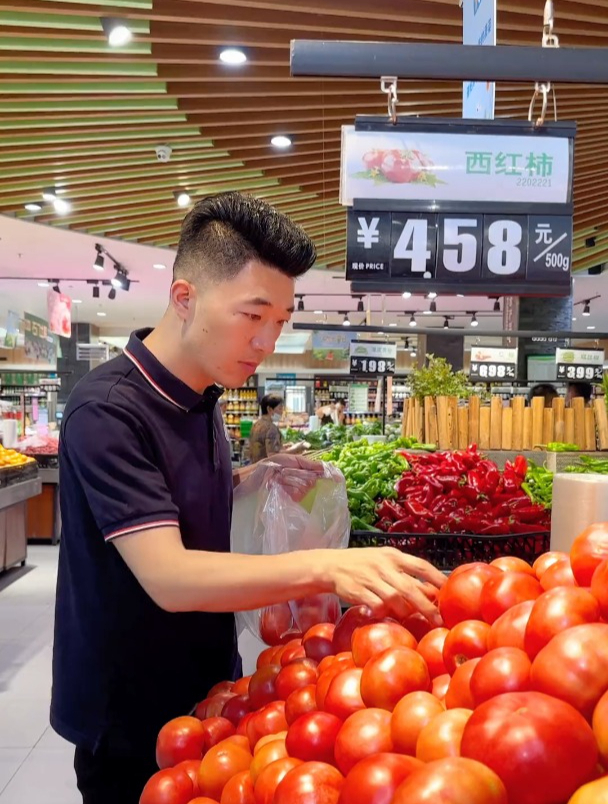 晚上做了肉丝蛋炒面和番茄腐竹汤