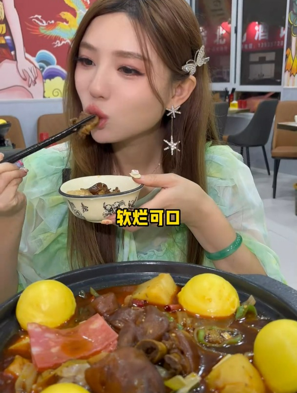 双人羊肉煲、猪蹄煲,再加菜品畅吃,老板可真舍得啊