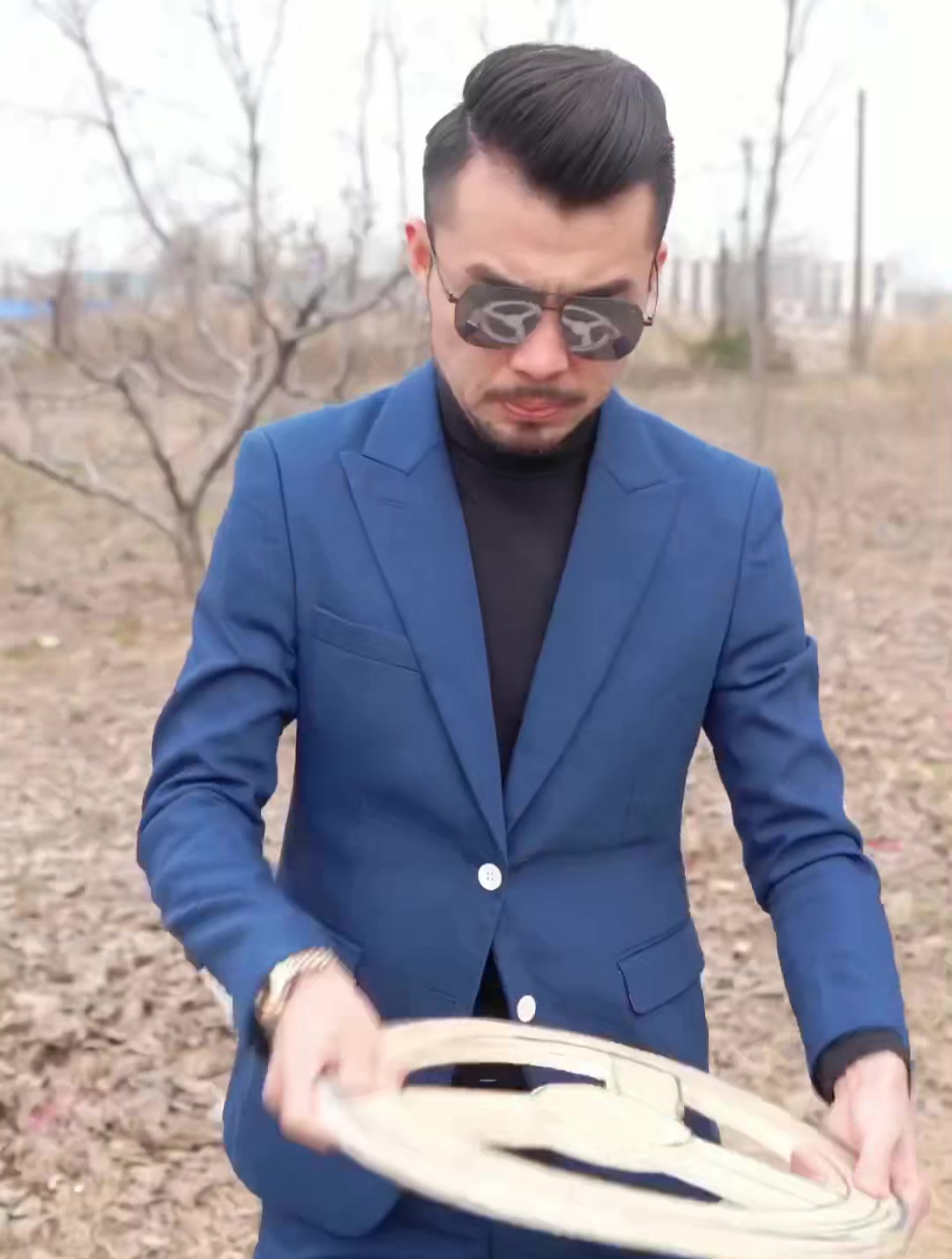 我可是万能的,给她做一个超酷的小汽车,把面子争回来!