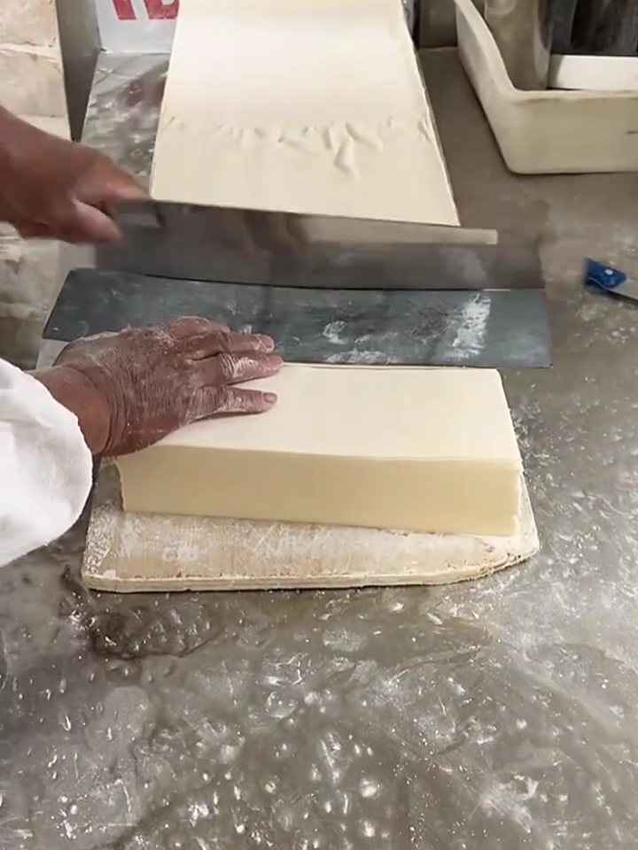 这饺子皮竟然还有梯形的,在市场上都没见过呢