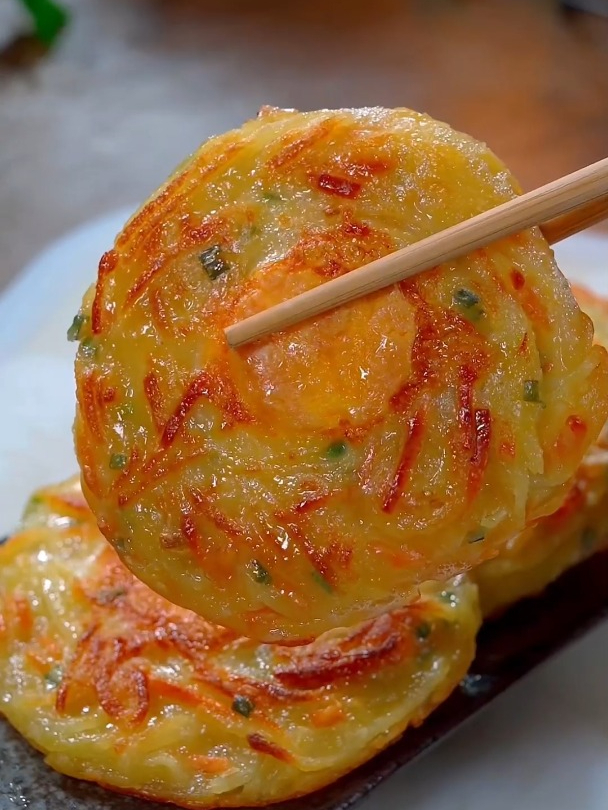 孩子想吃土豆饼,就像我这样做,外酥里糯,孩子爱吃还营养