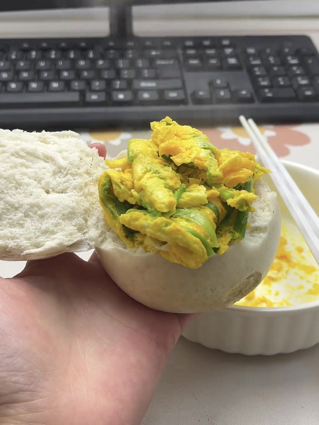 上班带饭第33天,姐妹们,我发现这个微波炉小葱炒鸡蛋绝了