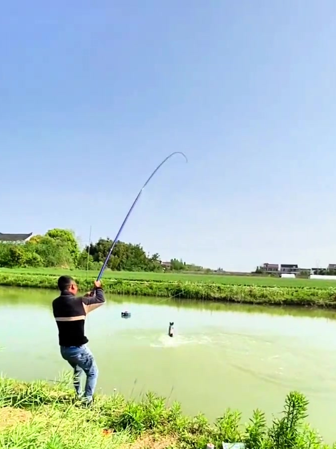 断竿不断线的大力马线组,浮漂和双钩都已经绑好了,到手就能钓鱼