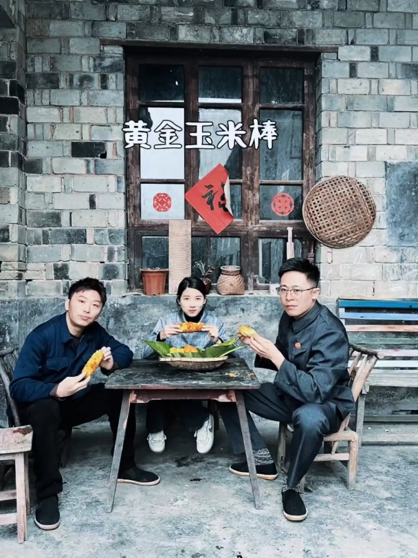 心里有光,慢食三餐,今日菜品:黄金玉米棒