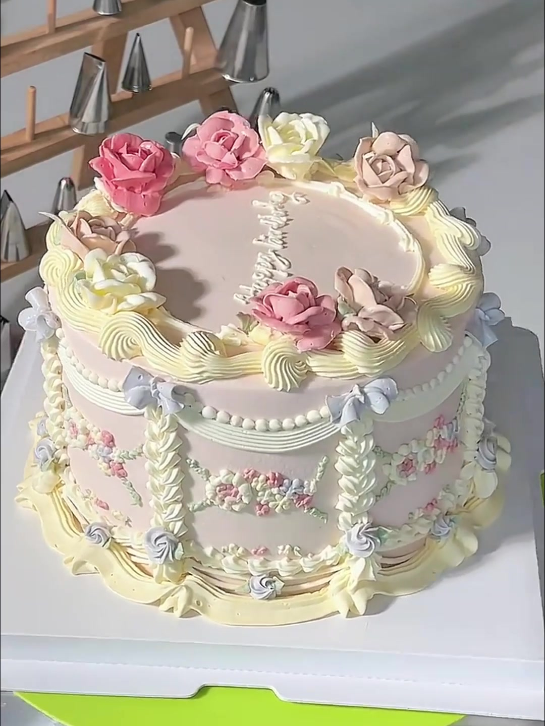 沉浸式制作玫瑰裱花蛋糕