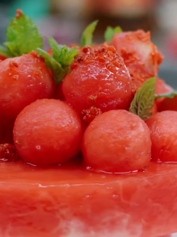 大厨用西瓜做生日蛋糕,看起来就很美了,瞬间就馋了!丨中餐厅8