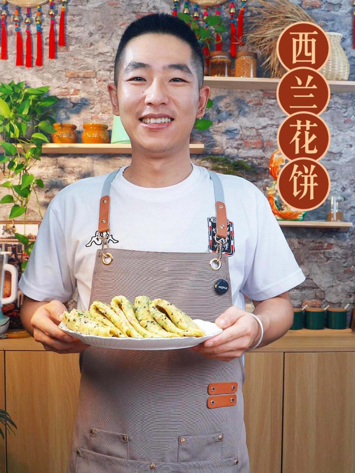 西兰花鸡蛋饼,西兰花里淋入两个鸡蛋,做法简单,营养美味!