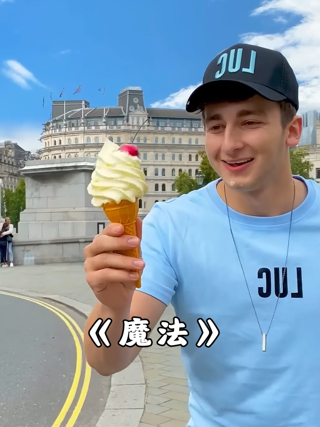 男人的冰淇淋掉在地上,直接使用魔法修复