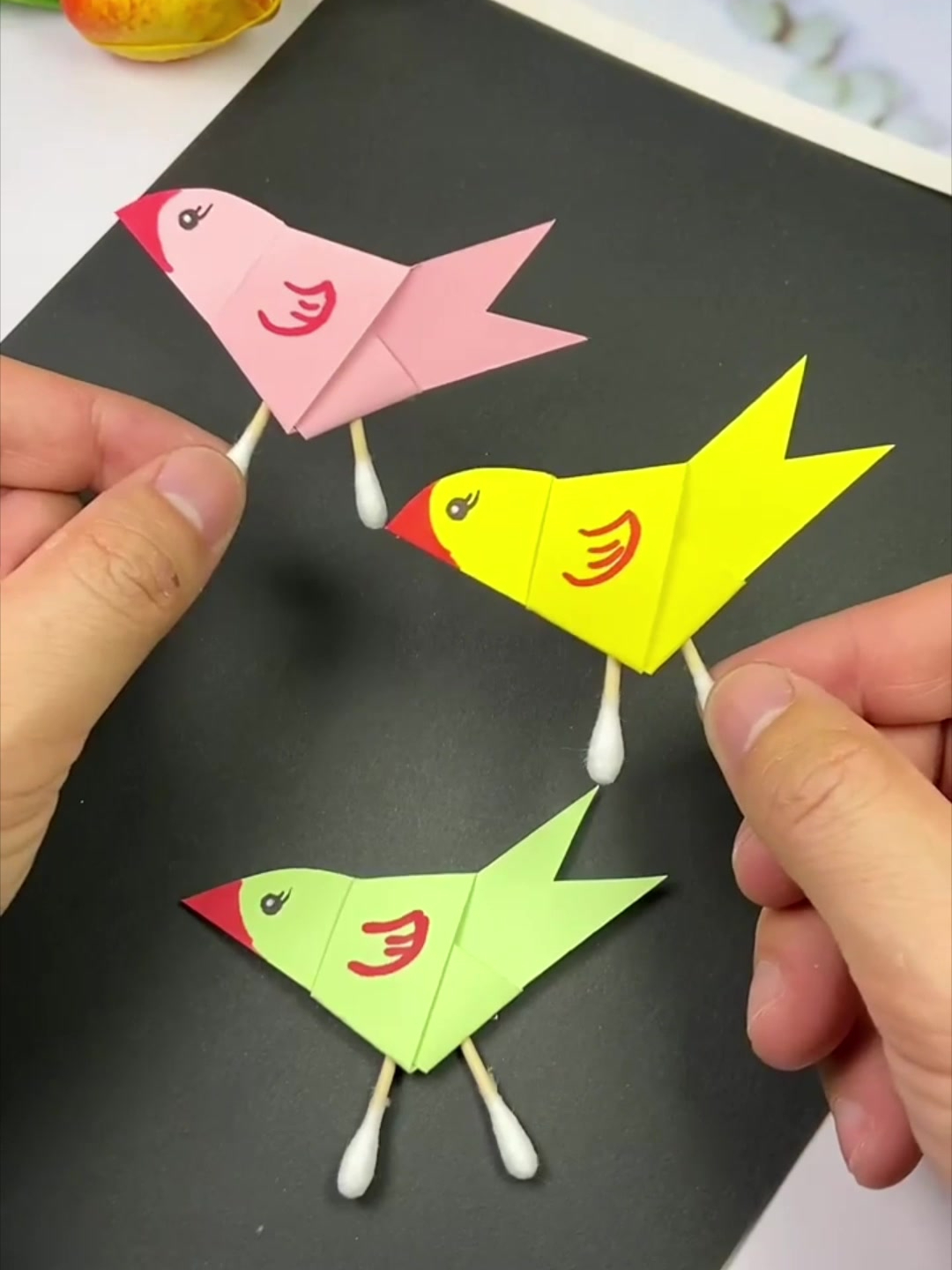 一起来做可爱的剪纸小鸡吧