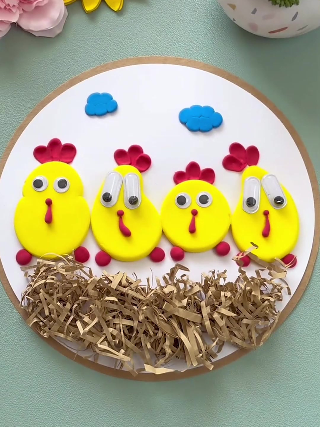 黄色的彩泥做个小鸡