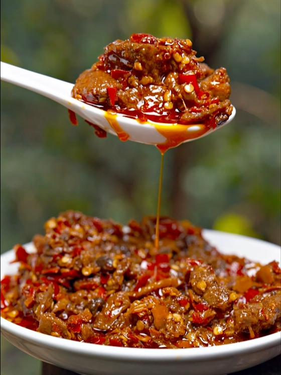 好看不过素打扮,好吃不过牛肉饭,新品香辣牛肉酱你不想试试吗?