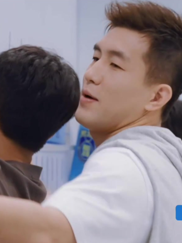 打球的有多喜欢郭艾伦,见面就已经知足,摸肌肉更美丨我的主场