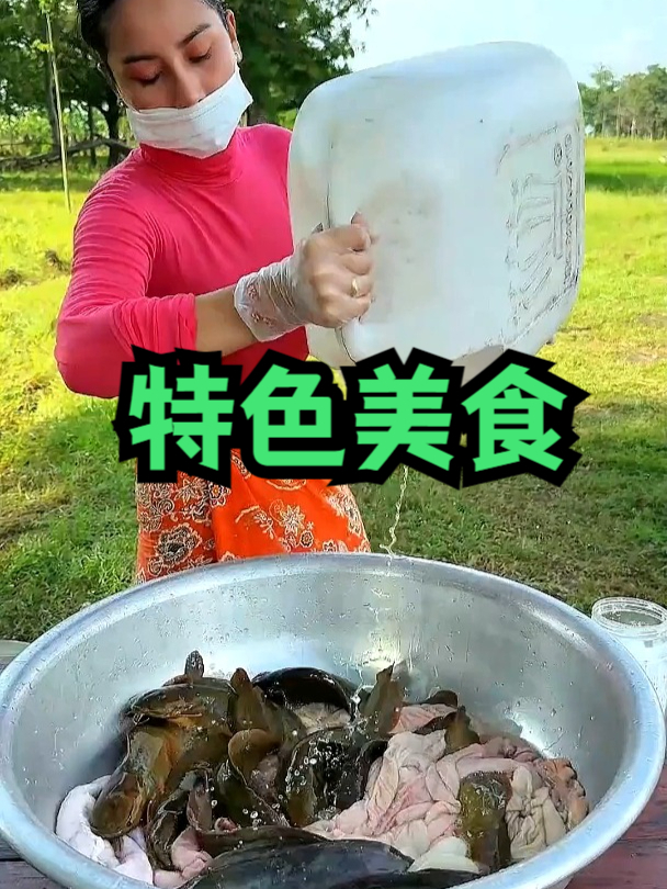 东南亚人做菜太疯狂!用塘角鱼和猪大肠进行烹饪,你敢吃吗?