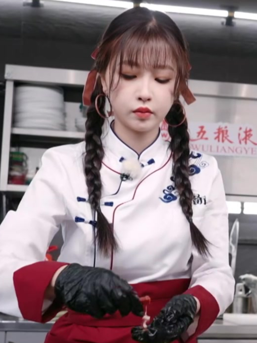 虞书欣摆盘天赋一流,广坦夸赞不停:人美手法也美丨中餐厅8
