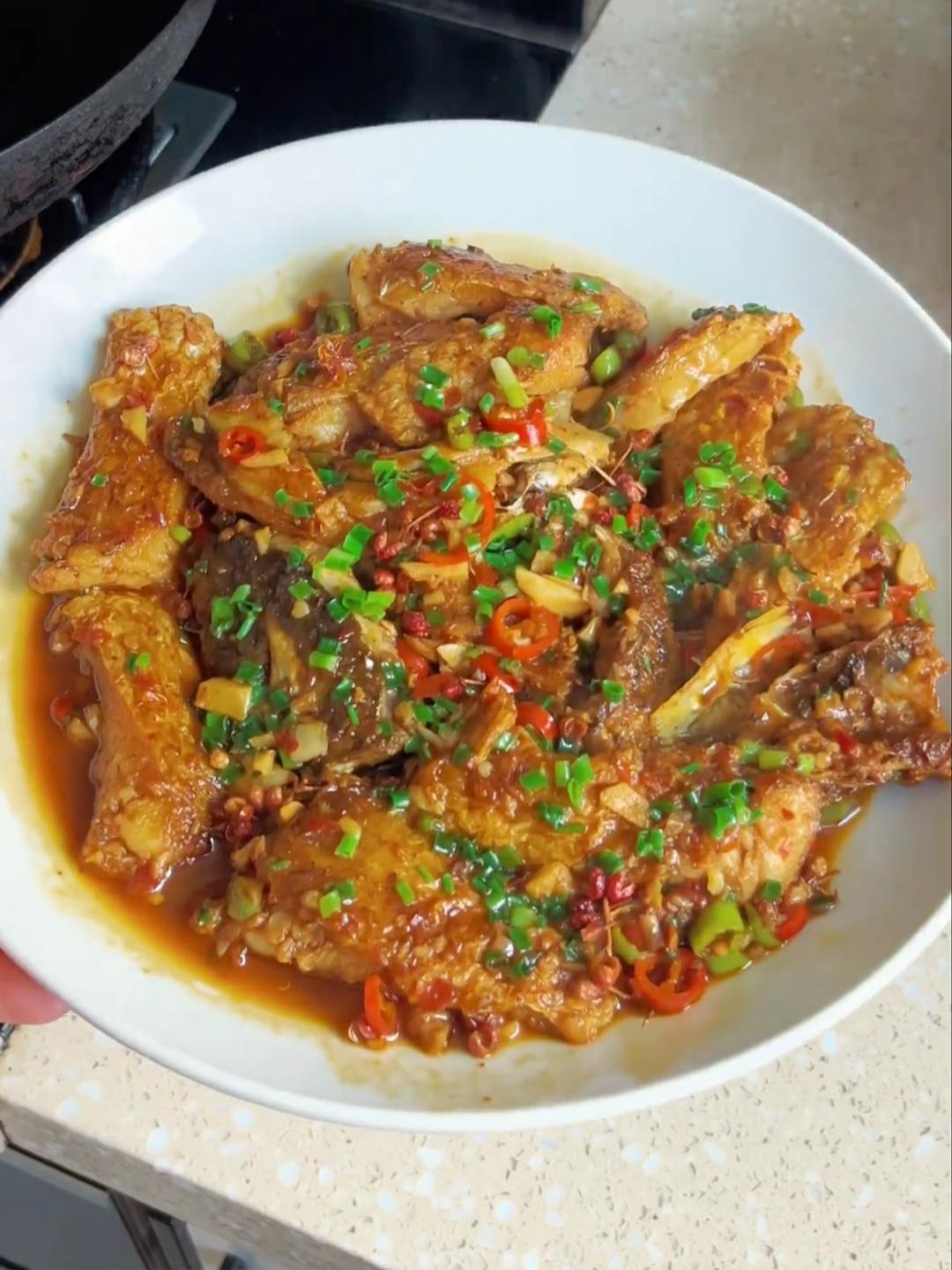 超下饭!香辣鱼头鱼肚做法,家常味十足!