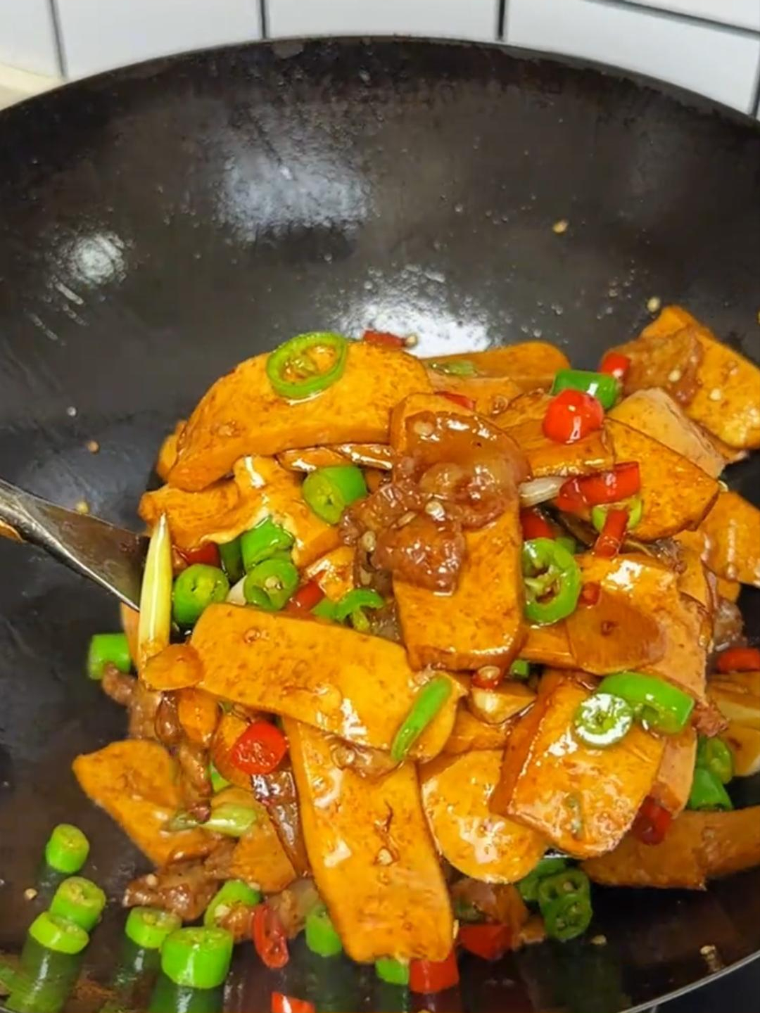 闺蜜家的香辣豆干回锅肉,超级下饭,必学的家常菜!