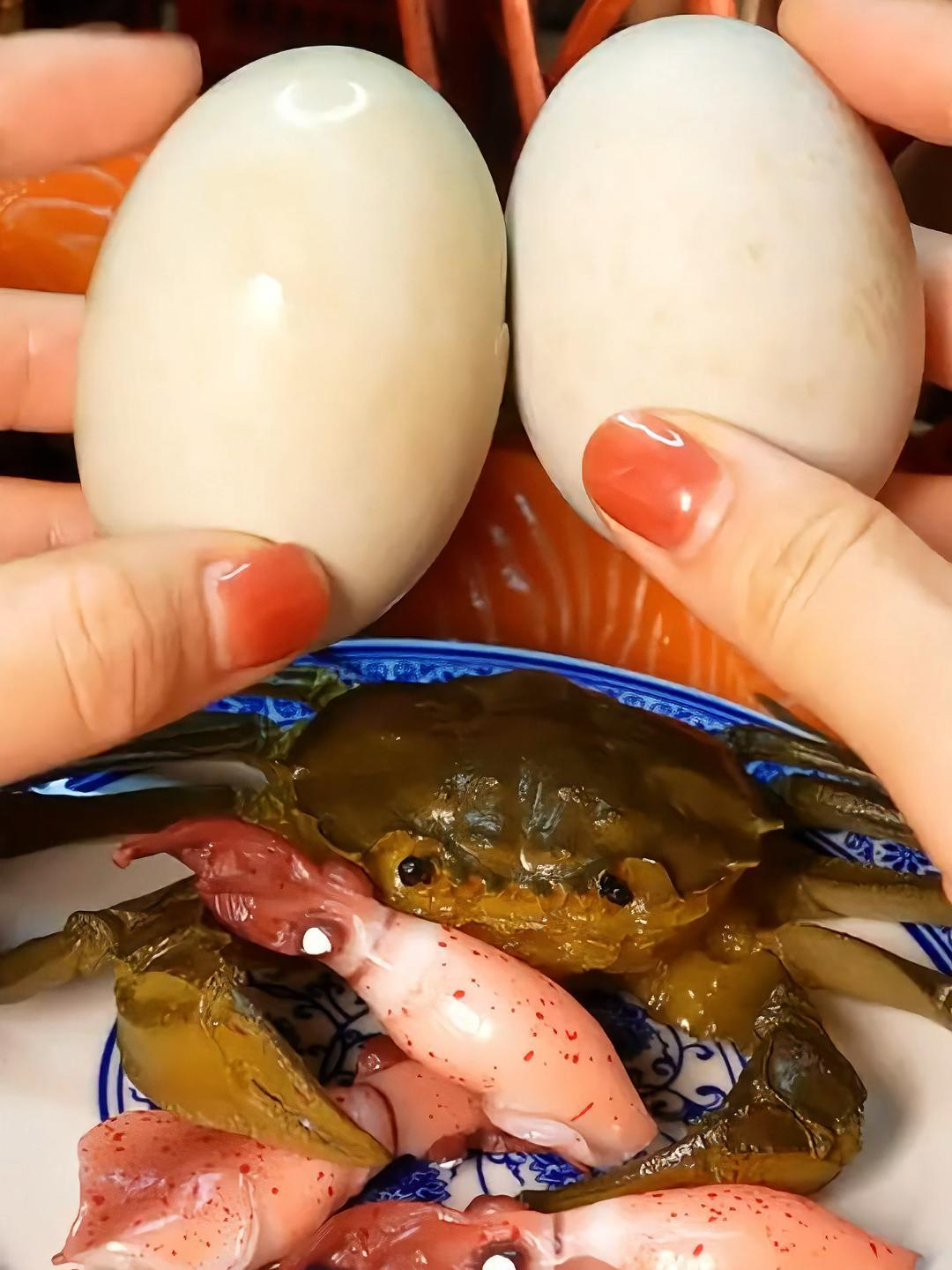 鸭蛋流油新鲜事?这不是很正常?还是古法红泥腌制的