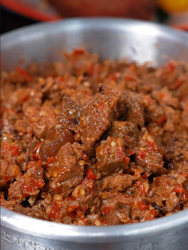 一勺大颗粒牛肉酱拌饭,直接馋哭白毛